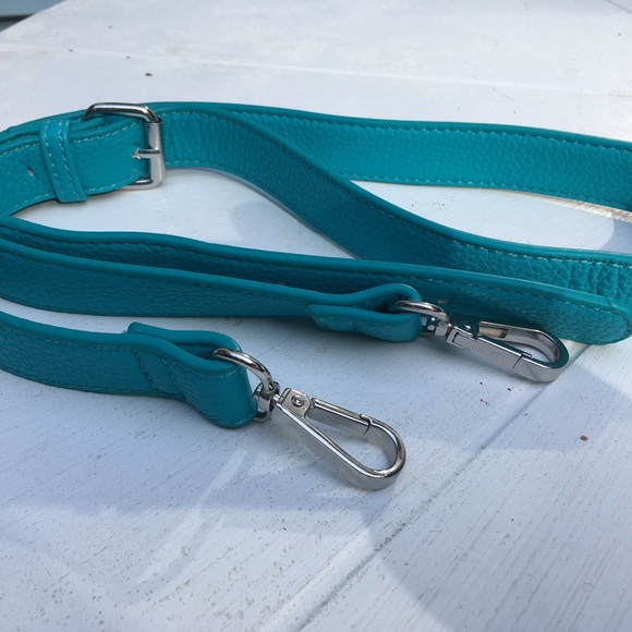 Turquoise faux leather handbag/shoulder bag-convertible w/dangle tassel. Classy! - Picture 6 of 9